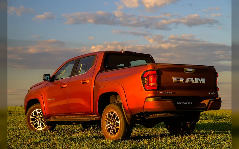 RAM Dakota - foto 2