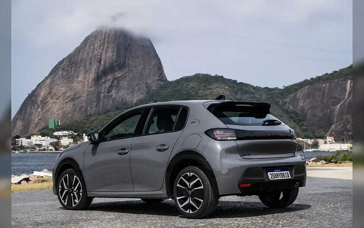 Peugeot 208 - foto 2