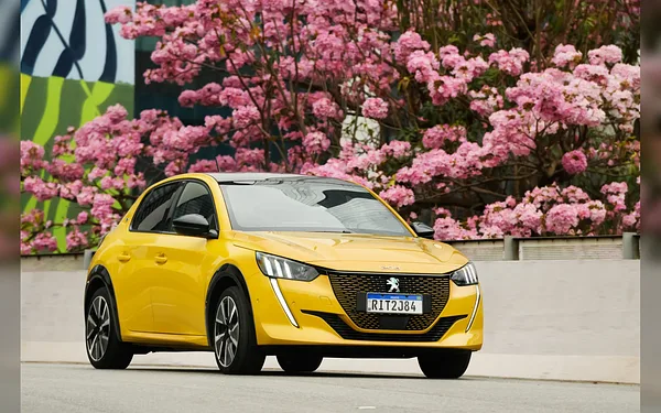 Peugeot e-208 (Elétrico)