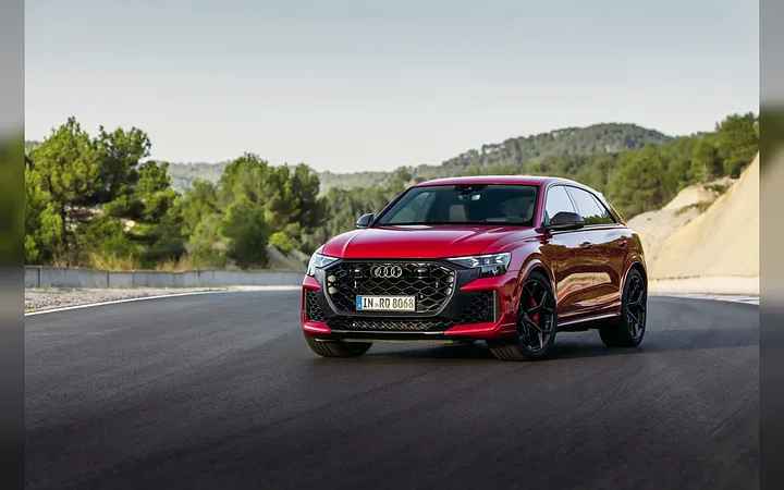 Audi RS Q8 - foto 1