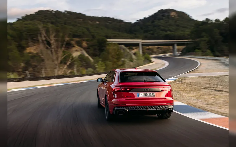 Audi RS Q8 - foto 2