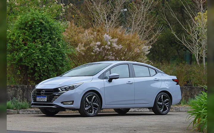 Nissan Versa - foto 1