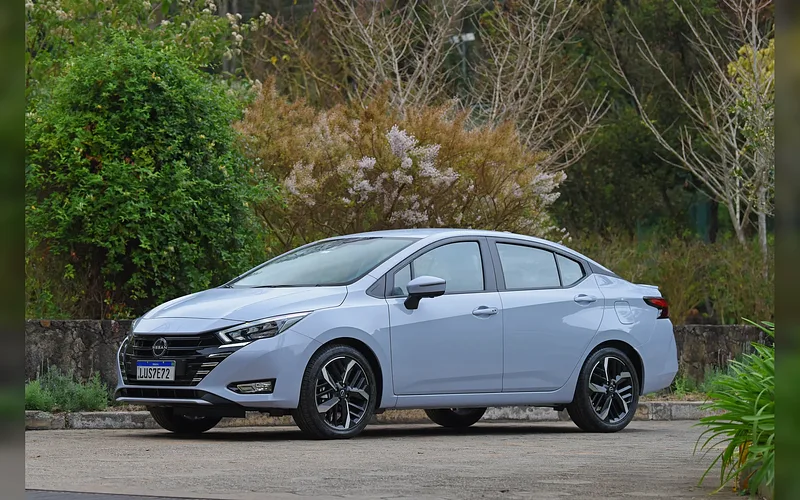Nissan Versa - foto 1