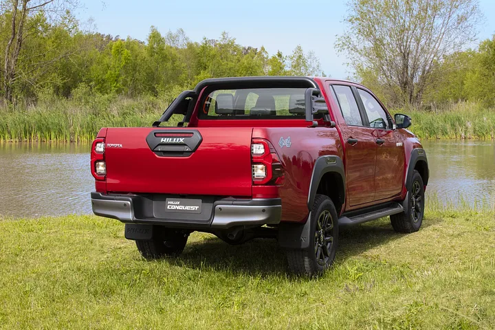 Toyota Hilux - foto 2
