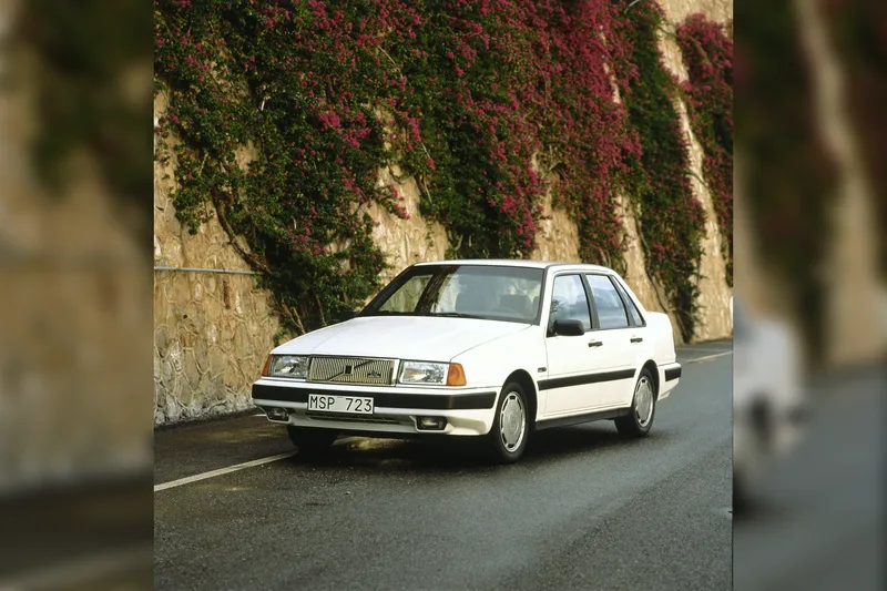 Volvo 460 - foto 1
