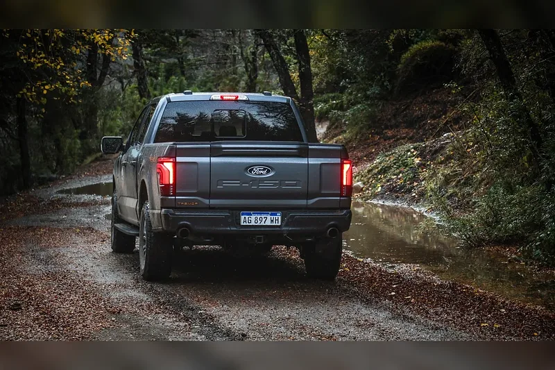 Ford F-150 - foto 2