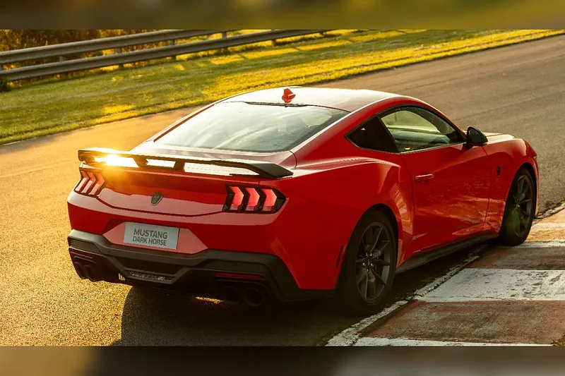 Ford Mustang - foto 2