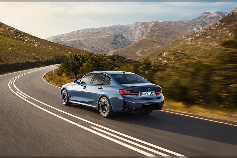 BMW 330e - foto 2
