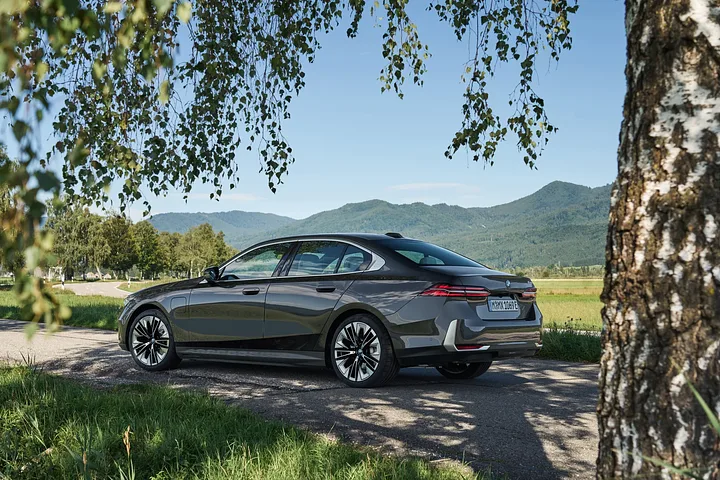 BMW 530e - foto 2