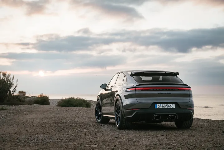Porsche Cayenne - foto 2