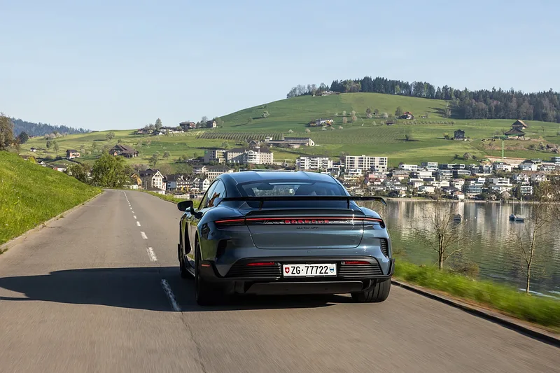 Porsche Taycan - foto 2